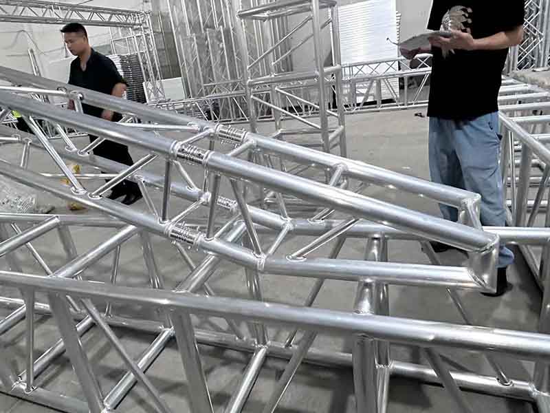 kèo mái sân khấu
