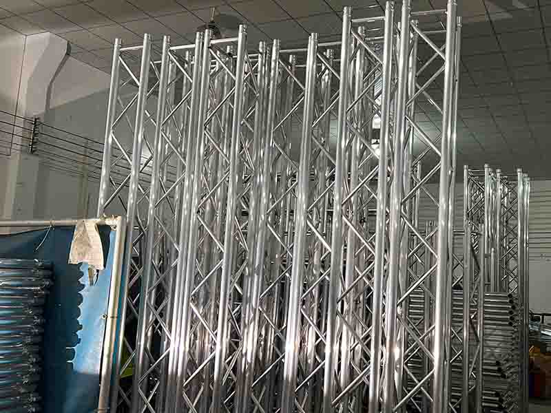 Phân đoạn giàn để chiếu sáng