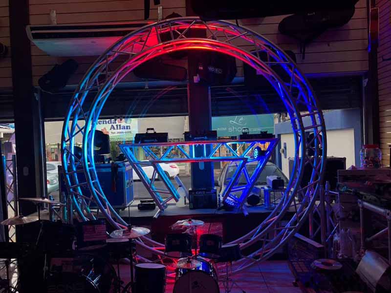 Thiết lập DJ Round Truss — Nâng tầm phong cách biểu diễn DJ của bạn