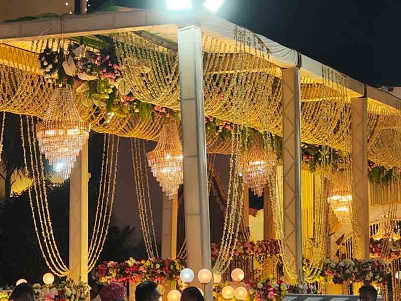 Sân khấu đám cưới Golden Truss: Nâng tầm lễ kỷ niệm vàng của bạn