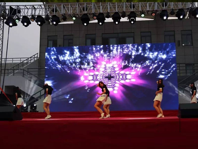 Nền tảng dàn dựng biểu diễn khiêu vũ di động dành cho các sự kiện giải trí ngoài trời.