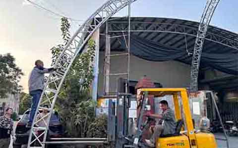A Frame Aerial Rig đến Hoa Kỳ