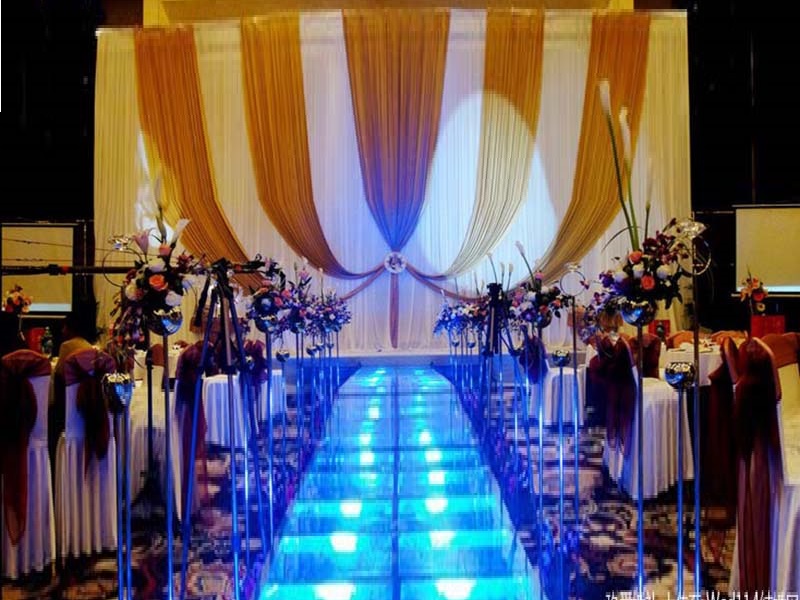Làm thế nào bạn có thể lắp đặt các sân khấu plexiglass acrylic trong suốt sang trọng để trang trí đám cưới?